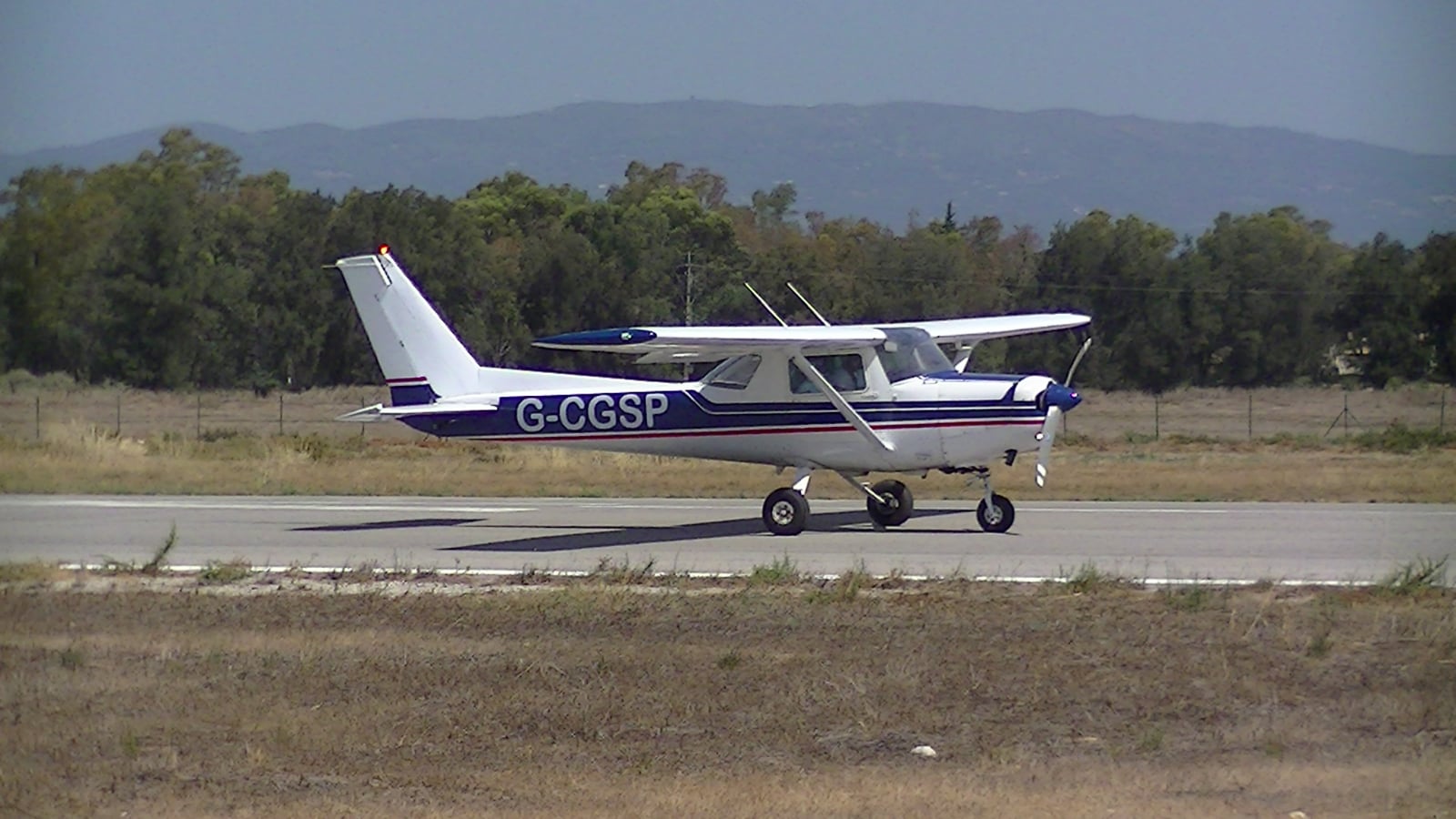 Cessna 152 in flight, three-quarter view