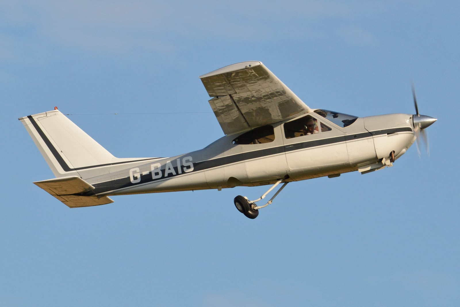 Cessna 177RG Cardinal RG in cruise flight