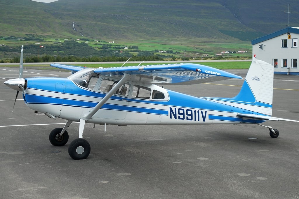 Cessna 180 Skywagon on floats