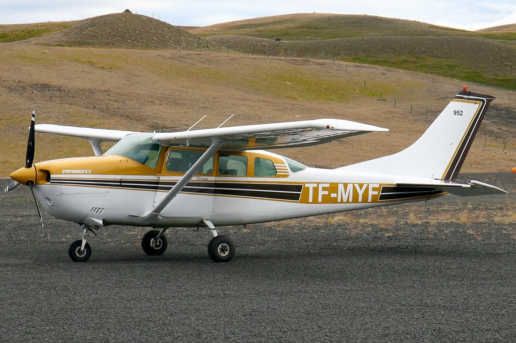 Cessna U206G Stationair with cargo door open