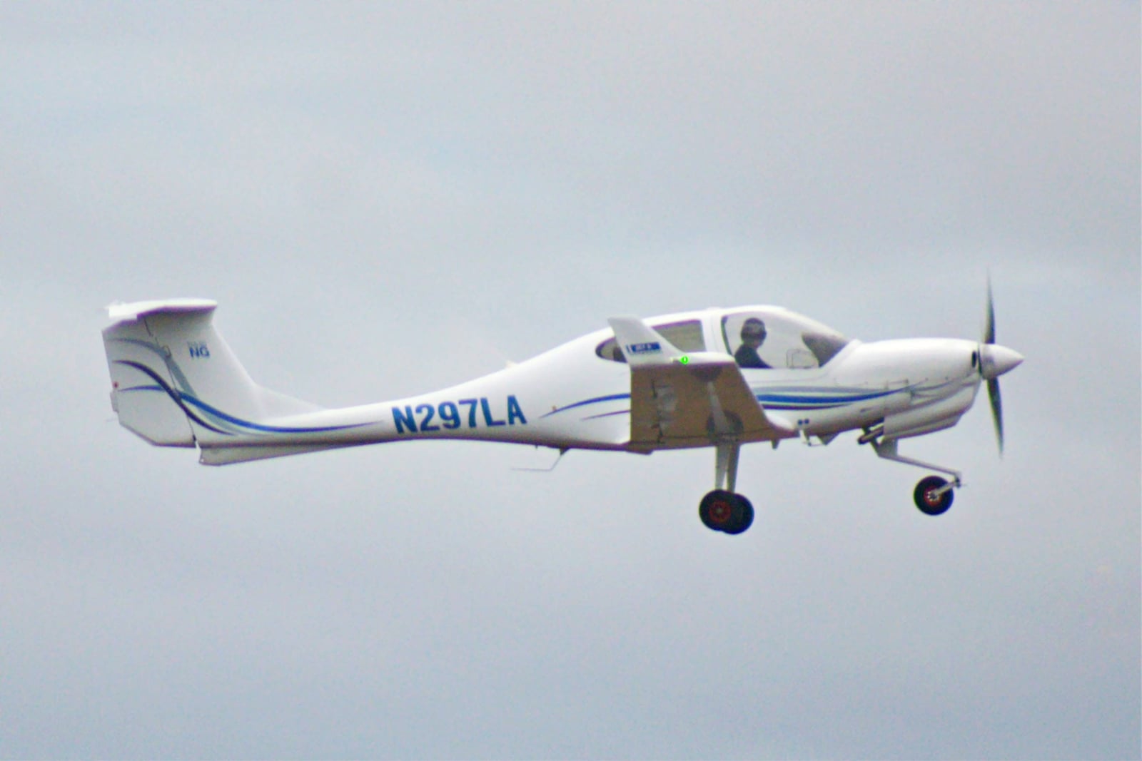 Diamond DA40 NG in flight
