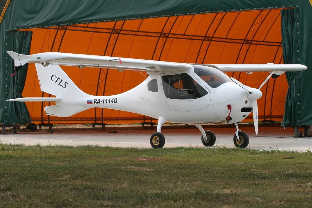Flight Design CTLS LSA in cruise flight