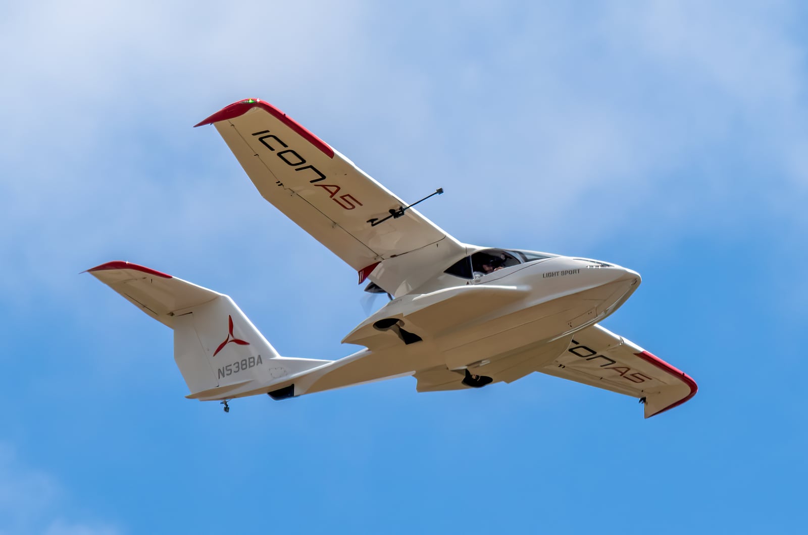 ICON A5 amphibious LSA on the water