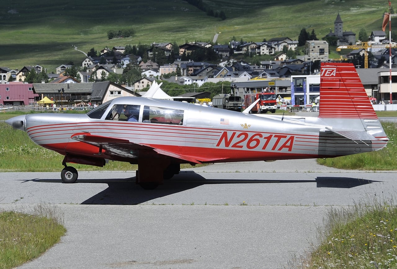 Mooney M20K 252 in cruise flight