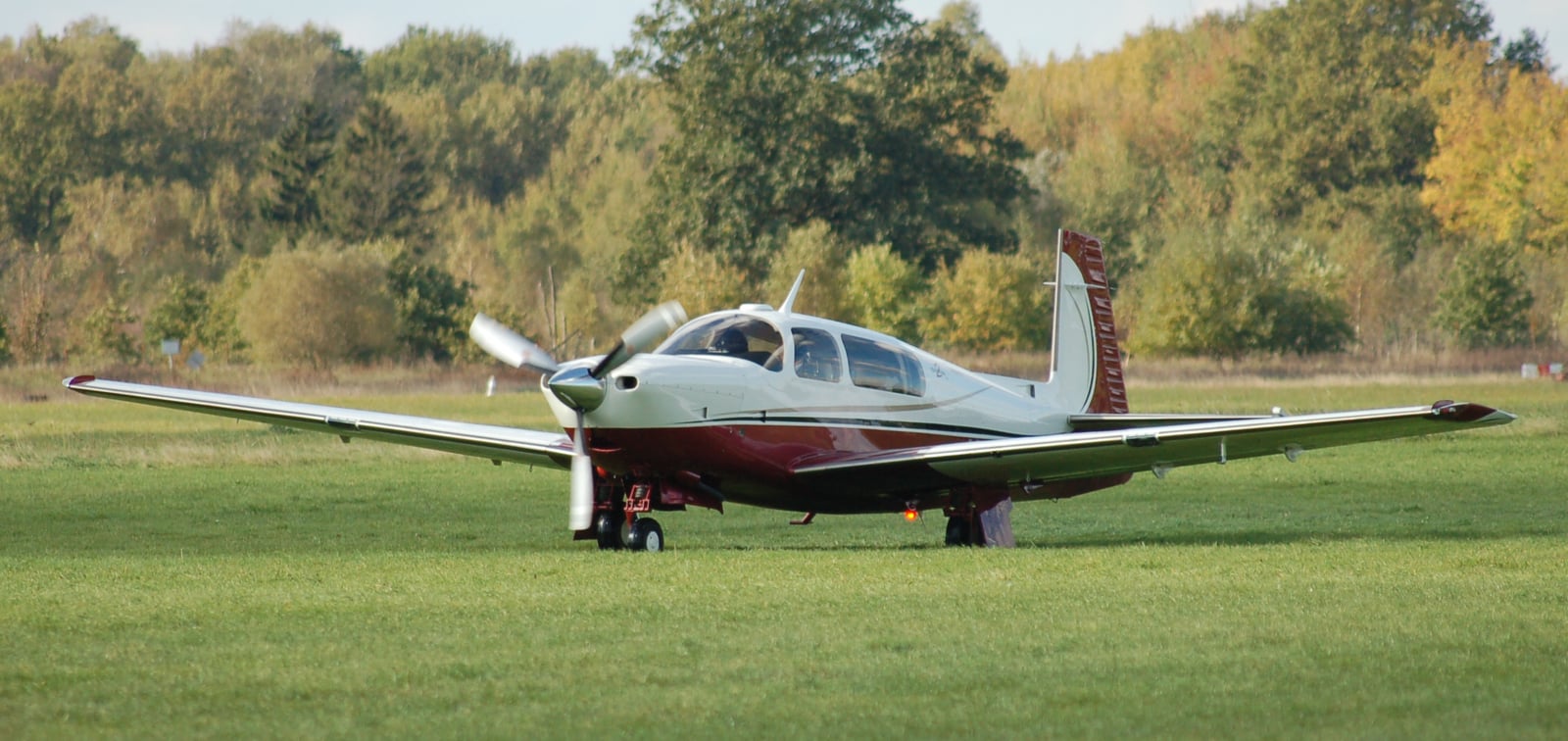 Mooney M20R Ovation in flight