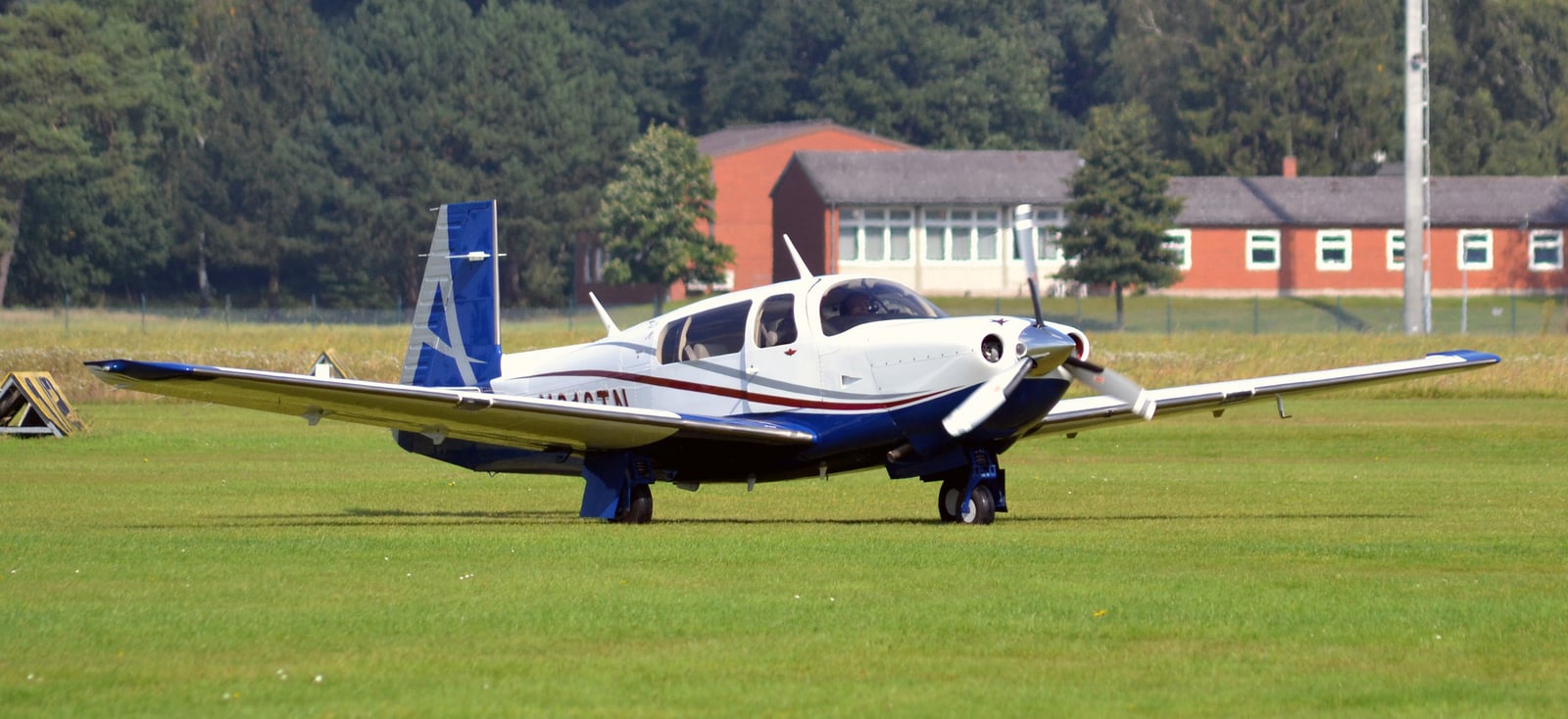 Mooney M20TN Acclaim in cruise flight