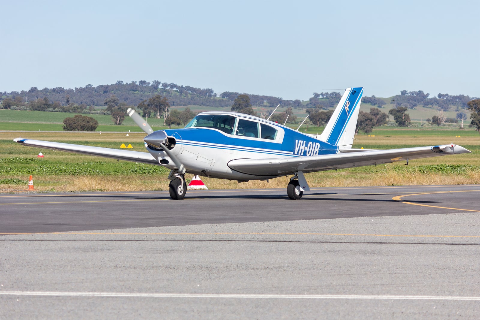 Piper PA-24-260 Comanche in flight