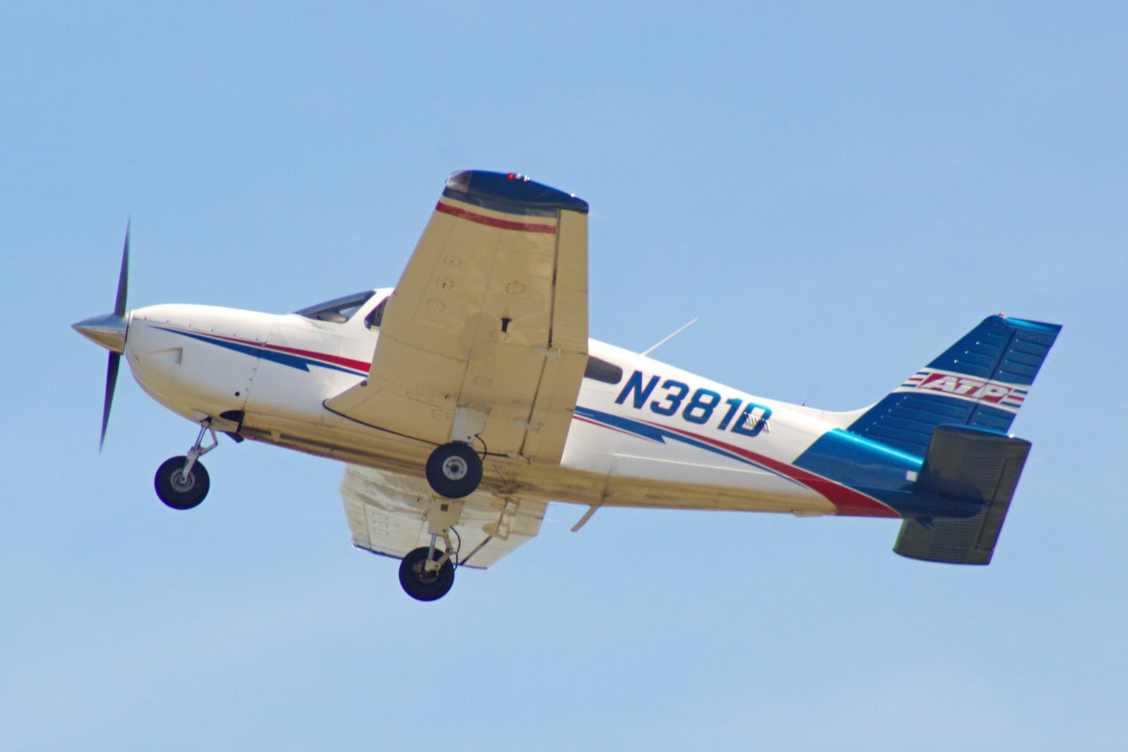 Piper Archer III low-wing four-seat single