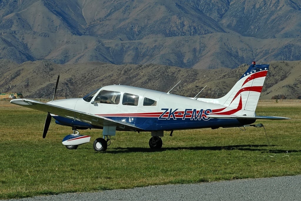 Piper Dakota PA-28-236 in flight