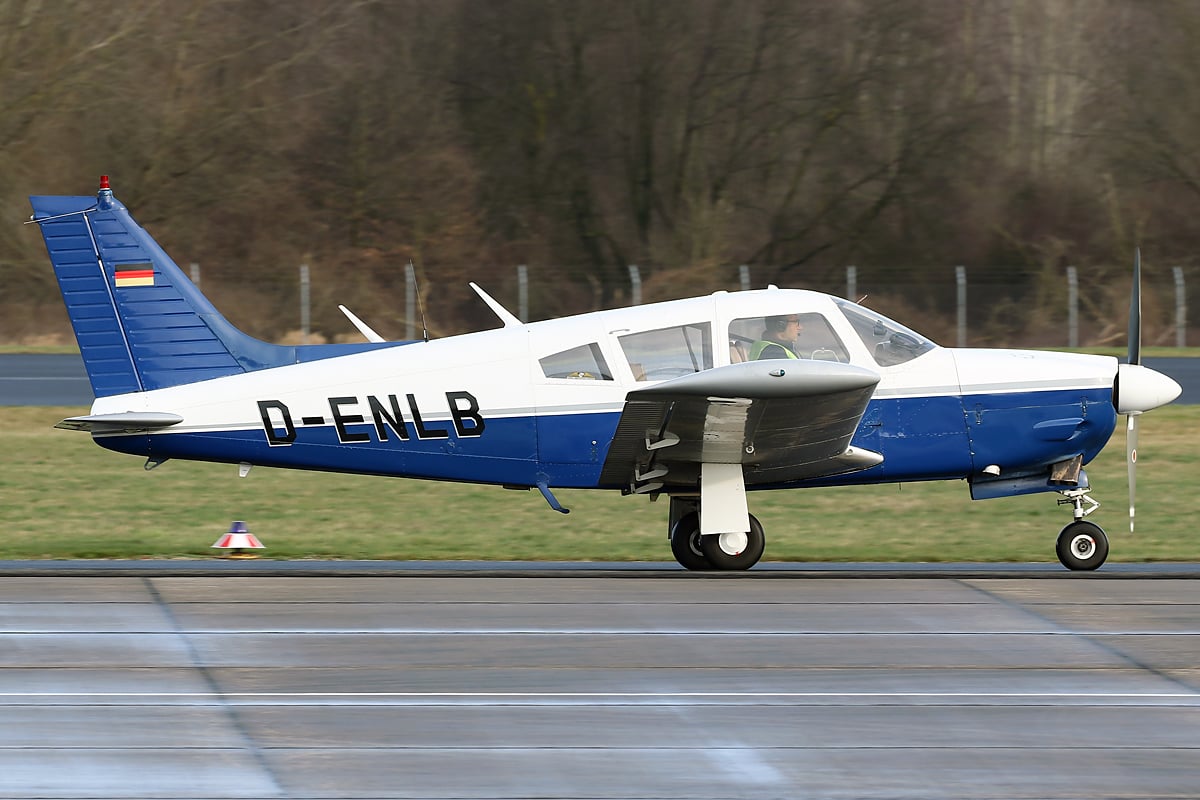 Piper PA-28R-200 Arrow II in flight