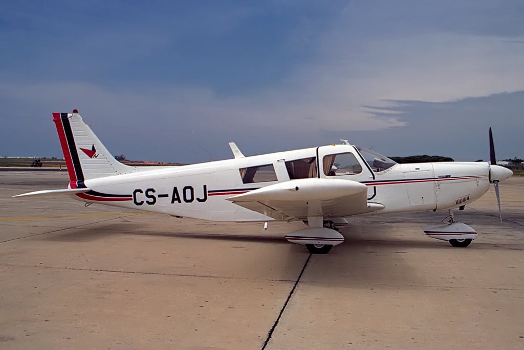 Piper PA-32-300 Cherokee Six in flight