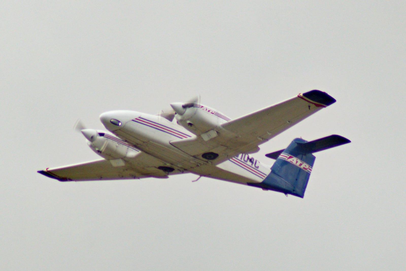 Piper Seminole PA-44-180 in flight