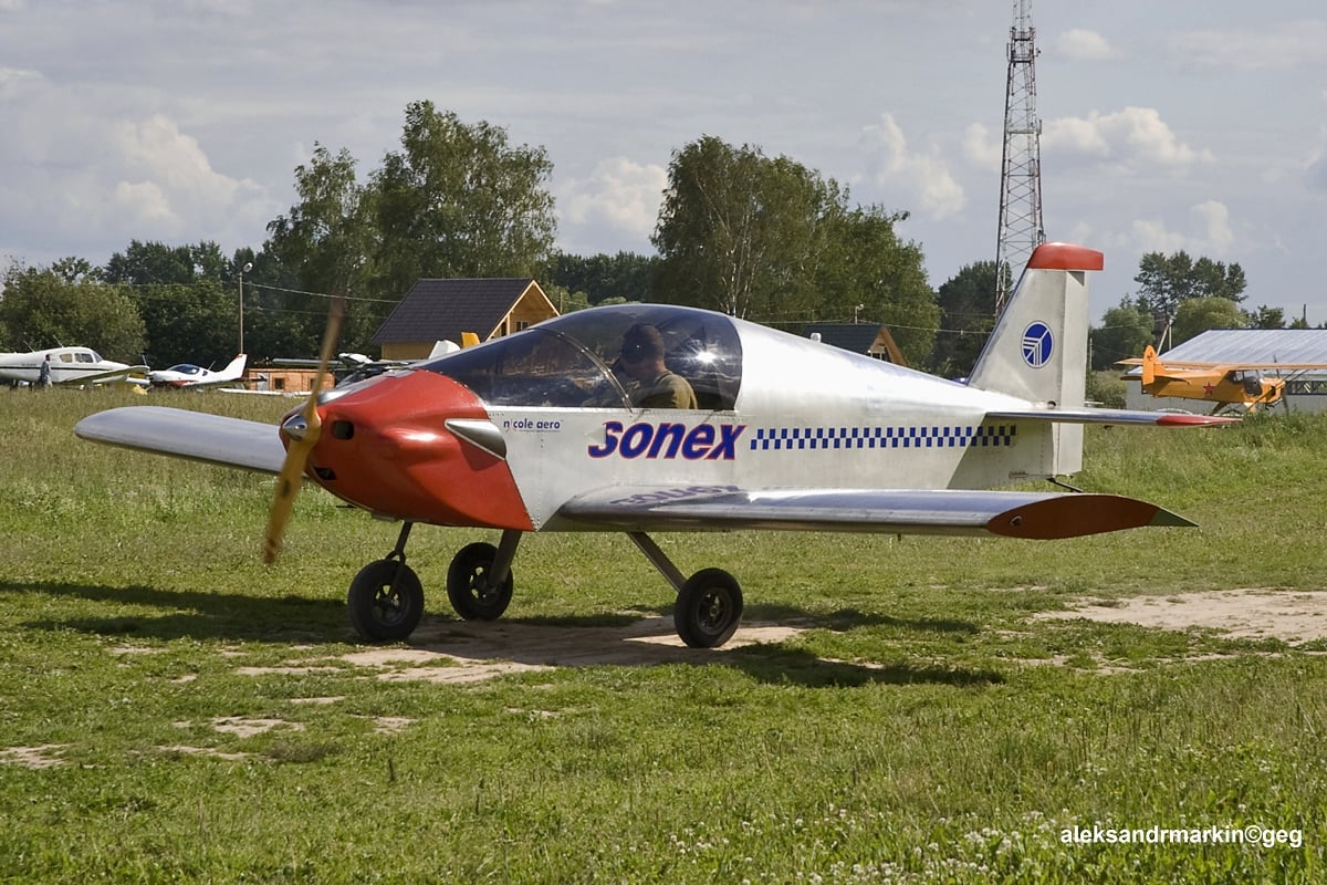 Sonex experimental aircraft in flight